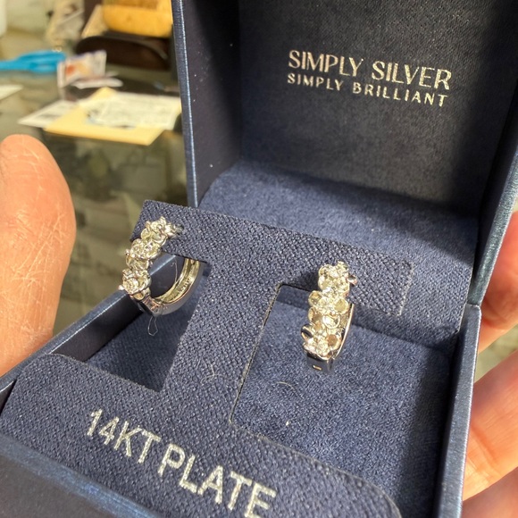 Simply Silver 14K crystal earrings new in Box - Picture 4 of 5